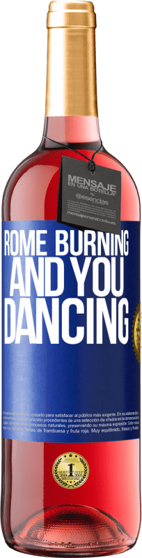 29,95 € Бесплатная доставка | Розовое вино Издание ROSÉ Рим горит и ты танцуешь Синяя метка. Настраиваемая этикетка Молодое вино Урожай 2023 Tempranillo