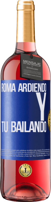 29,95 € Envío gratis | Vino Rosado Edición ROSÉ Roma ardiendo y tú bailando Etiqueta Azul. Etiqueta personalizable Vino joven Cosecha 2024 Tempranillo