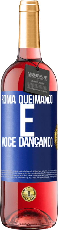 29,95 € Envio grátis | Vinho rosé Edição ROSÉ Roma queimando e você dançando Etiqueta Azul. Etiqueta personalizável Vinho jovem Colheita 2024 Tempranillo