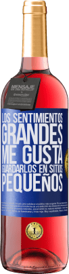 29,95 € Envío gratis | Vino Rosado Edición ROSÉ Los sentimientos grandes me gusta guardarlos en sitios pequeños Etiqueta Azul. Etiqueta personalizable Vino joven Cosecha 2024 Tempranillo