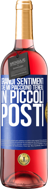 29,95 € Spedizione Gratuita | Vino rosato Edizione ROSÉ Grandi sentimenti che mi piacciono tenerli in piccoli posti Etichetta Blu. Etichetta personalizzabile Vino giovane Raccogliere 2024 Tempranillo