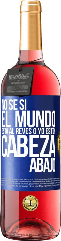 29,95 € Envío gratis | Vino Rosado Edición ROSÉ No sé si el mundo está al revés o yo estoy cabeza abajo Etiqueta Azul. Etiqueta personalizable Vino joven Cosecha 2024 Tempranillo