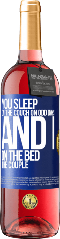 29,95 € Free Shipping | Rosé Wine ROSÉ Edition You sleep on the couch on odd days and I on the bed the couple Blue Label. Customizable label Young wine Harvest 2023 Tempranillo