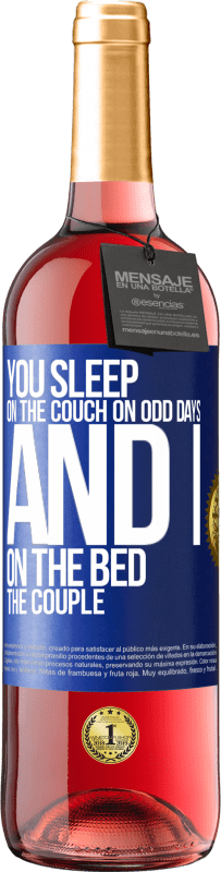 29,95 € Free Shipping | Rosé Wine ROSÉ Edition You sleep on the couch on odd days and I on the bed the couple Blue Label. Customizable label Young wine Harvest 2024 Tempranillo