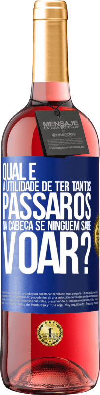 29,95 € Envio grátis | Vinho rosé Edição ROSÉ Qual é a utilidade de ter tantos pássaros na cabeça se ninguém sabe voar? Etiqueta Azul. Etiqueta personalizável Vinho jovem Colheita 2024 Tempranillo