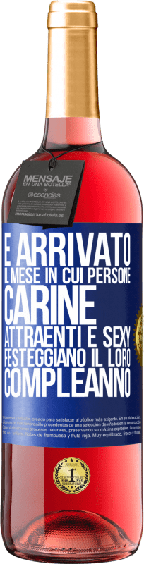 29,95 € Spedizione Gratuita | Vino rosato Edizione ROSÉ È arrivato il mese in cui persone carine, attraenti e sexy festeggiano il loro compleanno Etichetta Blu. Etichetta personalizzabile Vino giovane Raccogliere 2024 Tempranillo