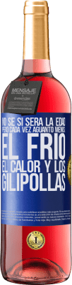 29,95 € Envío gratis | Vino Rosado Edición ROSÉ No sé si será la edad, pero cada vez aguanto menos: el frío, el calor y los gilipollas Etiqueta Azul. Etiqueta personalizable Vino joven Cosecha 2023 Tempranillo