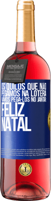 29,95 € Envio grátis | Vinho rosé Edição ROSÉ Os quilos que não pegamos na loteria, vamos pegá-los no jantar: Feliz Natal Etiqueta Azul. Etiqueta personalizável Vinho jovem Colheita 2023 Tempranillo