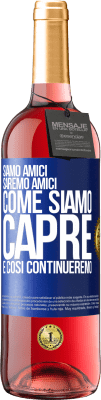 29,95 € Spedizione Gratuita | Vino rosato Edizione ROSÉ Siamo amici, saremo amici, come siamo capre e così continueremo Etichetta Blu. Etichetta personalizzabile Vino giovane Raccogliere 2024 Tempranillo