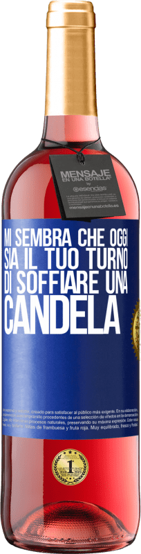 29,95 € Spedizione Gratuita | Vino rosato Edizione ROSÉ Mi sembra che oggi sia il tuo turno di soffiare una candela Etichetta Blu. Etichetta personalizzabile Vino giovane Raccogliere 2025 Tempranillo