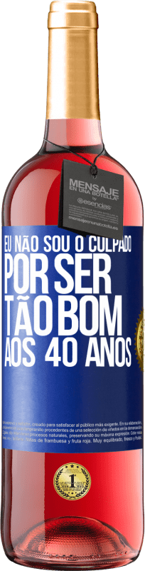 29,95 € Envio grátis | Vinho rosé Edição ROSÉ Eu não sou o culpado por ser tão bom aos 40 anos Etiqueta Azul. Etiqueta personalizável Vinho jovem Colheita 2024 Tempranillo