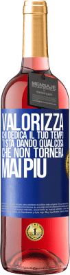 29,95 € Spedizione Gratuita | Vino rosato Edizione ROSÉ Valorizza chi dedica il tuo tempo. Ti sta dando qualcosa che non tornerà mai più Etichetta Blu. Etichetta personalizzabile Vino giovane Raccogliere 2024 Tempranillo