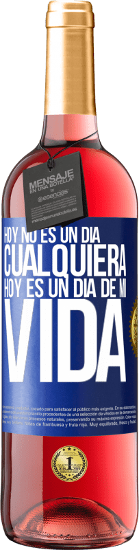 29,95 € Envío gratis | Vino Rosado Edición ROSÉ Hoy no es un día cualquiera, hoy es un día de mi vida Etiqueta Azul. Etiqueta personalizable Vino joven Cosecha 2024 Tempranillo