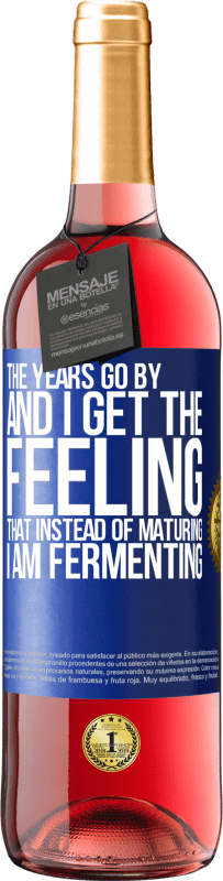 29,95 € Free Shipping | Rosé Wine ROSÉ Edition The years go by and I get the feeling that instead of maturing, I am fermenting Blue Label. Customizable label Young wine Harvest 2024 Tempranillo