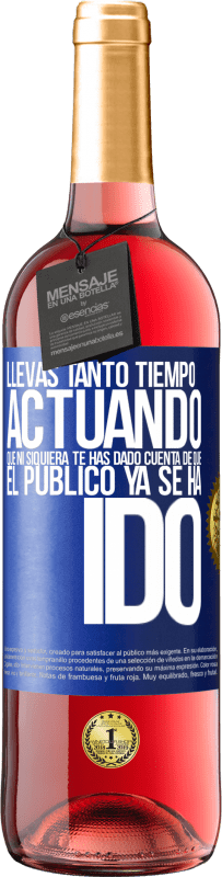 29,95 € Envío gratis | Vino Rosado Edición ROSÉ Llevas tanto tiempo actuando que ni siquiera te has dado cuenta de que el público ya se ha ido Etiqueta Azul. Etiqueta personalizable Vino joven Cosecha 2024 Tempranillo