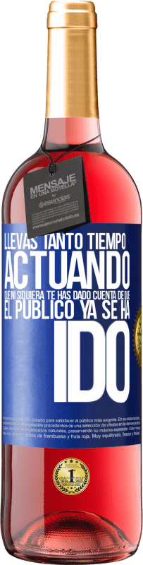 29,95 € Envío gratis | Vino Rosado Edición ROSÉ Llevas tanto tiempo actuando que ni siquiera te has dado cuenta de que el público ya se ha ido Etiqueta Azul. Etiqueta personalizable Vino joven Cosecha 2025 Tempranillo