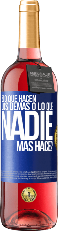 29,95 € Envío gratis | Vino Rosado Edición ROSÉ ¿Lo que hacen los demás o lo que nadie más hace? Etiqueta Azul. Etiqueta personalizable Vino joven Cosecha 2025 Tempranillo