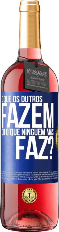 29,95 € Envio grátis | Vinho rosé Edição ROSÉ O que os outros fazem ou o que ninguém mais faz? Etiqueta Azul. Etiqueta personalizável Vinho jovem Colheita 2023 Tempranillo