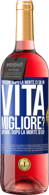 29,95 € Spedizione Gratuita | Vino rosato Edizione ROSÉ Pensi che dopo la morte ci sia una vita migliore? Dipende Dopo la morte di chi? Etichetta Blu. Etichetta personalizzabile Vino giovane Raccogliere 2023 Tempranillo