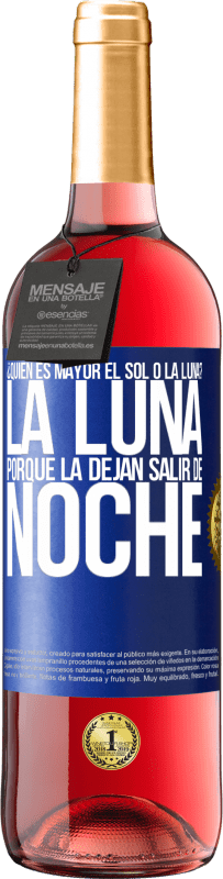 29,95 € Envío gratis | Vino Rosado Edición ROSÉ ¿Quién es mayor el sol o la luna? La luna, porque la dejan salir de noche Etiqueta Azul. Etiqueta personalizable Vino joven Cosecha 2023 Tempranillo