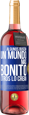 29,95 € Envío gratis | Vino Rosado Edición ROSÉ Algunos buscan un mundo más bonito, otros lo crean Etiqueta Azul. Etiqueta personalizable Vino joven Cosecha 2023 Tempranillo