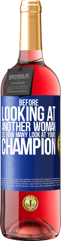 29,95 € Free Shipping | Rosé Wine ROSÉ Edition Before looking at another woman, see how many look at yours, champion Blue Label. Customizable label Young wine Harvest 2024 Tempranillo