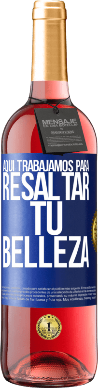 29,95 € Envío gratis | Vino Rosado Edición ROSÉ Aquí trabajamos para resaltar tu belleza Etiqueta Azul. Etiqueta personalizable Vino joven Cosecha 2024 Tempranillo