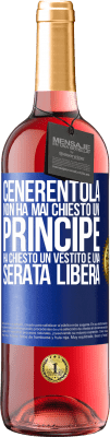 29,95 € Spedizione Gratuita | Vino rosato Edizione ROSÉ Cenerentola non ha mai chiesto un principe. Ha chiesto un vestito e una serata libera Etichetta Blu. Etichetta personalizzabile Vino giovane Raccogliere 2023 Tempranillo