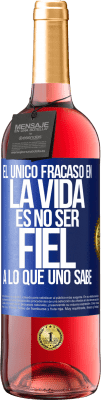 29,95 € Envío gratis | Vino Rosado Edición ROSÉ El único fracaso en la vida es no ser fiel a lo que uno sabe Etiqueta Azul. Etiqueta personalizable Vino joven Cosecha 2023 Tempranillo