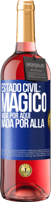 29,95 € Envío gratis | Vino Rosado Edición ROSÉ Estado civil: mágico. Nada por aquí, nada por allá Etiqueta Azul. Etiqueta personalizable Vino joven Cosecha 2023 Tempranillo