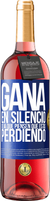 29,95 € Envío gratis | Vino Rosado Edición ROSÉ Gana en silencio. Deja que piensen que estás perdiendo Etiqueta Azul. Etiqueta personalizable Vino joven Cosecha 2025 Tempranillo
