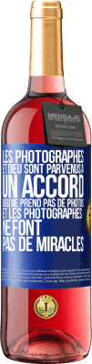 29,95 € Envoi gratuit | Vin rosé Édition ROSÉ Les photographes et Dieu sont parvenus à un accord. Dieu ne prend pas de photos et les photographes ne font pas de miracles Étiquette Bleue. Étiquette personnalisable Vin jeune Récolte 2023 Tempranillo