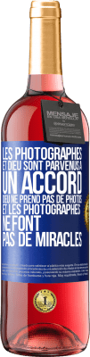 29,95 € Envoi gratuit | Vin rosé Édition ROSÉ Les photographes et Dieu sont parvenus à un accord. Dieu ne prend pas de photos et les photographes ne font pas de miracles Étiquette Bleue. Étiquette personnalisable Vin jeune Récolte 2025 Tempranillo