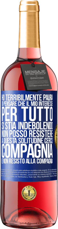 29,95 € Spedizione Gratuita | Vino rosato Edizione ROSÉ Ho terribilmente paura di pensare che il mio interesse per tutto si stia indebolendo. Non posso resistere a questa Etichetta Blu. Etichetta personalizzabile Vino giovane Raccogliere 2024 Tempranillo