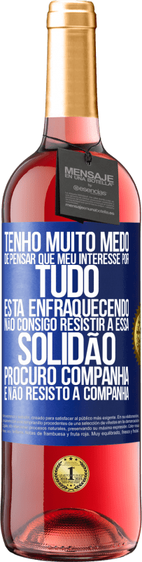 29,95 € Envio grátis | Vinho rosé Edição ROSÉ Tenho muito medo de pensar que meu interesse por tudo está enfraquecendo. Não consigo resistir a essa solidão. Procuro Etiqueta Azul. Etiqueta personalizável Vinho jovem Colheita 2024 Tempranillo