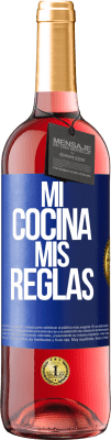 29,95 € Envío gratis | Vino Rosado Edición ROSÉ Mi cocina, mis reglas Etiqueta Azul. Etiqueta personalizable Vino joven Cosecha 2023 Tempranillo