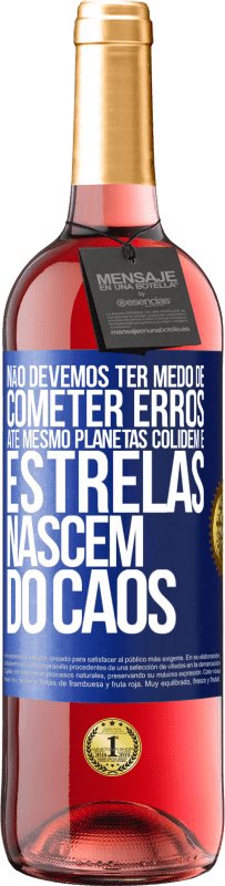 29,95 € Envio grátis | Vinho rosé Edição ROSÉ Não devemos ter medo de cometer erros, até mesmo planetas colidem e estrelas nascem do caos Etiqueta Azul. Etiqueta personalizável Vinho jovem Colheita 2024 Tempranillo