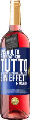 29,95 € Spedizione Gratuita | Vino rosato Edizione ROSÉ Una volta ho pensato che tutto poteva essere possibile tra te e me. E in effetti è marcito Etichetta Blu. Etichetta personalizzabile Vino giovane Raccogliere 2023 Tempranillo