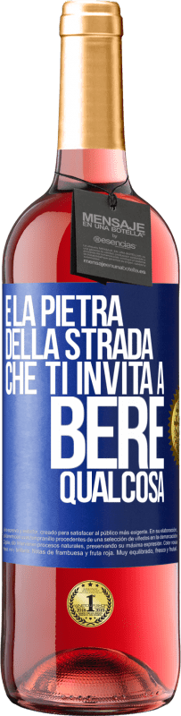 29,95 € Spedizione Gratuita | Vino rosato Edizione ROSÉ E la pietra della strada che ti invita a bere qualcosa Etichetta Blu. Etichetta personalizzabile Vino giovane Raccogliere 2023 Tempranillo