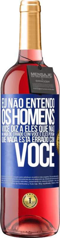 29,95 € Envio grátis | Vinho rosé Edição ROSÉ Eu não entendo os homens. Você diz a eles que não há nada de errado com você e eles pensam que nada está errado com você Etiqueta Azul. Etiqueta personalizável Vinho jovem Colheita 2024 Tempranillo