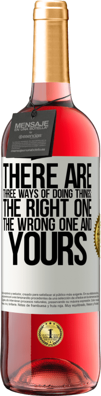 29,95 € 送料無料 | ロゼワイン ROSÉエディション 物事を行うには3つの方法があります：正しいもの、間違ったもの、そしてあなたのもの ホワイトラベル. カスタマイズ可能なラベル 若いワイン 収穫 2025 Tempranillo