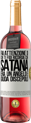 29,95 € Spedizione Gratuita | Vino rosato Edizione ROSÉ Fai attenzione di chi ti fidi. Ricorda che Satana era un angelo e Giuda discepolo Etichetta Bianca. Etichetta personalizzabile Vino giovane Raccogliere 2023 Tempranillo