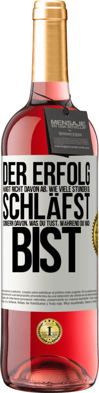 29,95 € Kostenloser Versand | Roséwein ROSÉ Ausgabe Der Erfolg hängt nicht davon ab, wie viele Stunden du schläfst, sondern davon, was du tust, während du wach bist Weißes Etikett. Anpassbares Etikett Junger Wein Ernte 2024 Tempranillo