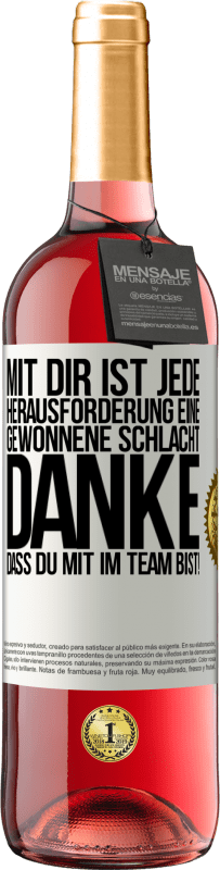 29,95 € Kostenloser Versand | Roséwein ROSÉ Ausgabe Mit dir ist jede Herausforderung eine gewonnene Schlacht. Danke, dass du mit im Team bist! Weißes Etikett. Anpassbares Etikett Junger Wein Ernte 2024 Tempranillo