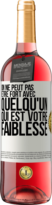 29,95 € Envoi gratuit | Vin rosé Édition ROSÉ On ne peut pas être fort avec quelqu'un qui est votre faiblesse Étiquette Blanche. Étiquette personnalisable Vin jeune Récolte 2024 Tempranillo