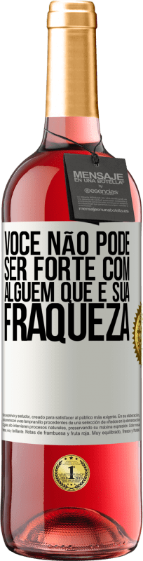 29,95 € Envio grátis | Vinho rosé Edição ROSÉ Você não pode ser forte com alguém que é sua fraqueza Etiqueta Branca. Etiqueta personalizável Vinho jovem Colheita 2024 Tempranillo