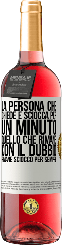 29,95 € Spedizione Gratuita | Vino rosato Edizione ROSÉ La persona che chiede è sciocca per un minuto. Quello che rimane con il dubbio, rimane sciocco per sempre Etichetta Bianca. Etichetta personalizzabile Vino giovane Raccogliere 2024 Tempranillo