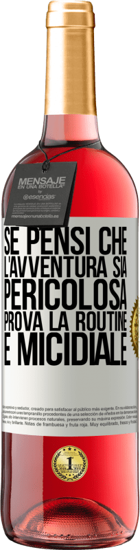 29,95 € Spedizione Gratuita | Vino rosato Edizione ROSÉ Se pensi che l'avventura sia pericolosa, prova la routine. È micidiale Etichetta Bianca. Etichetta personalizzabile Vino giovane Raccogliere 2024 Tempranillo