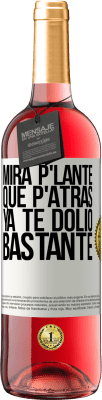 29,95 € 免费送货 | 桃红葡萄酒 ROSÉ版 Mira p'lante que p'atrás ya te dolió bastante 白标. 可自定义的标签 青年酒 收成 2024 Tempranillo