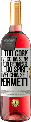 29,95 € Spedizione Gratuita | Vino rosato Edizione ROSÉ Il tuo corpo invecchia senza il tuo permesso ... Il tuo spirito invecchia se lo permetti Etichetta Bianca. Etichetta personalizzabile Vino giovane Raccogliere 2024 Tempranillo